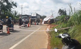 Xe tải va chạm xe máy làm 2 bé trai thiệt mạng ở Bình Phước