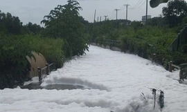 Chủ tịch Đồng Nai: Làm rõ vụ dòng nước nổi bọt trắng xóa, hôi nồng nặc tràn vào khu dân cư