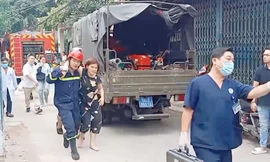 Clip: Khẩn trương cứu người mắc kẹt vụ nhà 4 tầng bị sập ở TPHCM