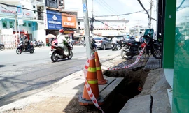 'Hố tử thần' xuất hiện trước nhà người dân ở TPHCM