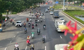 Cận cảnh cửa ngõ Đông – Tây TP HCM chiều giáp Tết