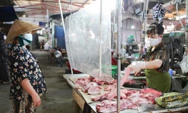 Chợ dân sinh ở Vinh khác lạ trước ngày mở cửa trở lại