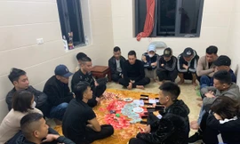 [Video] Cảnh sát đột kích ổ nhóm đánh bạc lưu động