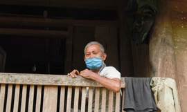 Vượt đường núi tới ổ dịch ở bản rẻo cao huyện biên giới Nghệ An