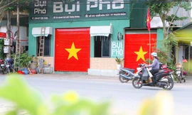 Cờ Tổ quốc phủ khắp thôn làng đến thành thị 