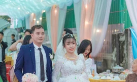 Cô dâu Nghệ An trở dạ ngay trong đám cưới, xe hoa chở luôn đến viện sinh con 