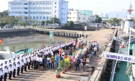 Đoàn công tác, phóng viên lên đường chúc Tết chiến sỹ Nhà giàn DK1