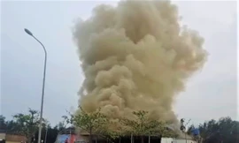 Lửa thiêu rụi nhà hàng ven biển Hà Tĩnh