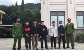 Xông vào khu cách ly thăm bạn gái, tấn công cả công an 