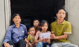 Bố 3 cháu bé bị thương trong vụ nổ gara ô tô chia sẻ tiền hỗ trợ đến các gia đình cùng gặp nạn