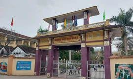 Nhân viên trường học bị bắt vì dâm ô trẻ em