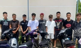 Chặn bắt nhóm tổ lái ‘trổ tài’ trên xa lộ 