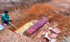 Đào móng làm nhà, phát hiện quan tài cổ 'trong quan ngoài quách'