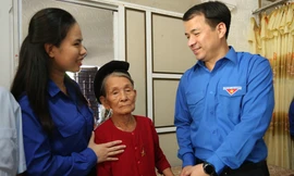 Trao nhà tình nghĩa, tặng quà gia đình thân nhân liệt sĩ ở Hà Tĩnh