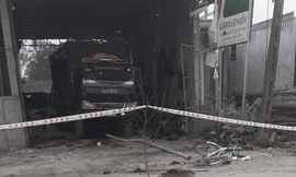 Nổ kinh hoàng ở gara ô tô, 8 người thương vong