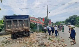 Ô tô tải mất lái gây tai nạn liên hoàn ở Hà Tĩnh