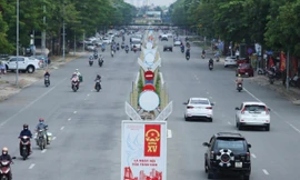 Cửa ngõ thành phố Vinh đông nghịt trong ngày đầu thực hiện Chỉ thị 15