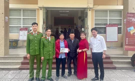 Nhờ công an xã, người phụ nữ lấy lại được 1 tỷ đồng đã chuyển cho kẻ mạo danh Đội trưởng điều tra