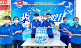 Những món quà của tuổi trẻ Nghệ An cổ vũ sĩ tử tự tin 'vượt vũ môn'