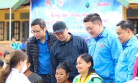 Mang Tết ấm đến người nghèo