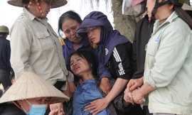 Vụ 3 mẹ con tử vong trên đường đến trường: 'Mẹ gọi sao con không dậy con ơi'