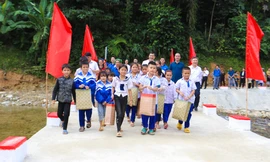 Nhịp cầu nối bờ vui tại huyện biên giới Nghệ An