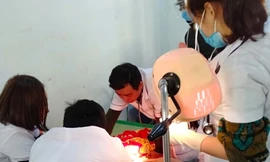 Bé trai hơn 1 tuổi đuối nước ngừng tim được cứu sống thần kỳ