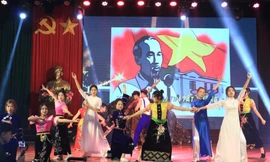 Sôi nổi chương trình nghệ thuật 'Sắc màu tháng ba' của sinh viên Nghệ An