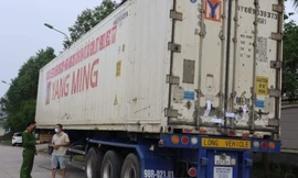 Bắt giữ container chở hàng ngàn chai rượu Macallan, Chivas 18 không rõ nguồn gốc