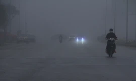 Sương mù 'nuốt' nhà cao tầng ở Vinh, hàng loạt chuyến bay bị hủy