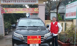 Phó trạm y tế xã bán bò mua ô tô chở miễn phí bệnh nhân nghèo đi cấp cứu