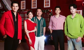 Dàn diễn viên "Nụ Hôn Bạc Tỷ" khoe ảnh Giáng sinh, khán giả thắc mắc một điều