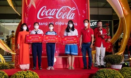 Coca-Cola Việt Nam triển khai chuỗi hoạt động cộng đồng “Mang kỳ diệu về nhà” nhân dịp Tết