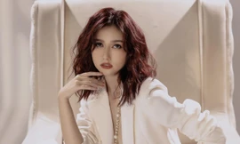 Nhiều tháng sau khi chia tay Đình Tú, Hương Giang liên tục để lộ tâm trạng buồn bã