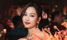 Khoe túi hiệu nhưng Hoa hậu Đặng Thu Thảo rất kín đáo, để ý lắm mới nhận ra