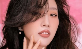 Không thể ngờ mỹ nhân quyến rũ với thần thái bí ẩn như nàng mèo này chính là Thúy Ngân