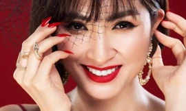 Bị lừa tình tống tiền bằng clip 'nóng', ca nữ 'sexy' từng tự tử hóa bà mẹ đơn thân đắt giá