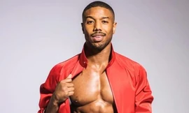 'Ngất ngây' trước màn cởi áo khoe cơ bắp của người đàn ông quyến rũ nhất thế giới 2020