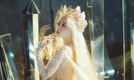 Chi Pu hóa nàng tiên cổ tích bí ẩn, đẹp yêu kiều với mái tóc vàng lạ lẫm