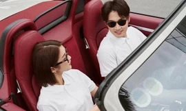 Đình Tú (Đừng Nói Khi Yêu) diện áo đôi cùng cô gái khác, không phải Huyền Lizzie!