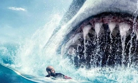 Đến hẹn lại lên, bầy cá mập khổng lồ đang chực chờ khiến khán giả không dám ra biển