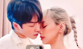 Đỏ mặt với loạt hình 18+ của kiều nữ làng nhạc và bạn trai chuyển giới từ nữ thành nam