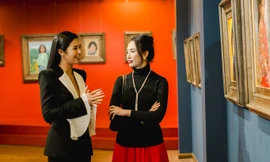 'Hoa hậu du lịch Việt Nam' Ngọc Diễm ủng hộ triển lãm tranh do Ngọc Hân tổ chức