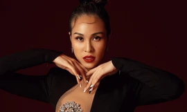 'Sốc' nặng trước bộ váy mới của siêu mẫu Phương Mai: Có phải chiếc váy 'hở bạo' nhất xứ Việt?