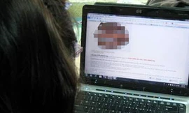 Mẹ lập nick ảo, phát hiện con chat sex