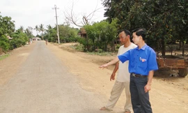 Nhờ Đoàn thanh niên, Nhà nước tiết kiệm được hàng trăm triệu đồng khi làm đường Ảnh: Y Khoa