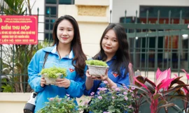 Đoàn viên thành phố Bắc Giang tham gia tình nguyện xây dựng đô thị văn minh. Ảnh: Nguyễn Thắng