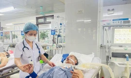 Bệnh viên Đa khoa tỉnh Bắc Giang điều trị bệnh nhân bị rắn cắn.