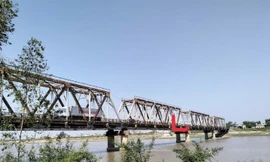 Vị trí bà T nhảy cầu Cẩm Lý.