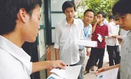 Kỳ tuyển sinh năm 2012 có thêm khối thi A1. Ảnh: Hồng Vĩnh